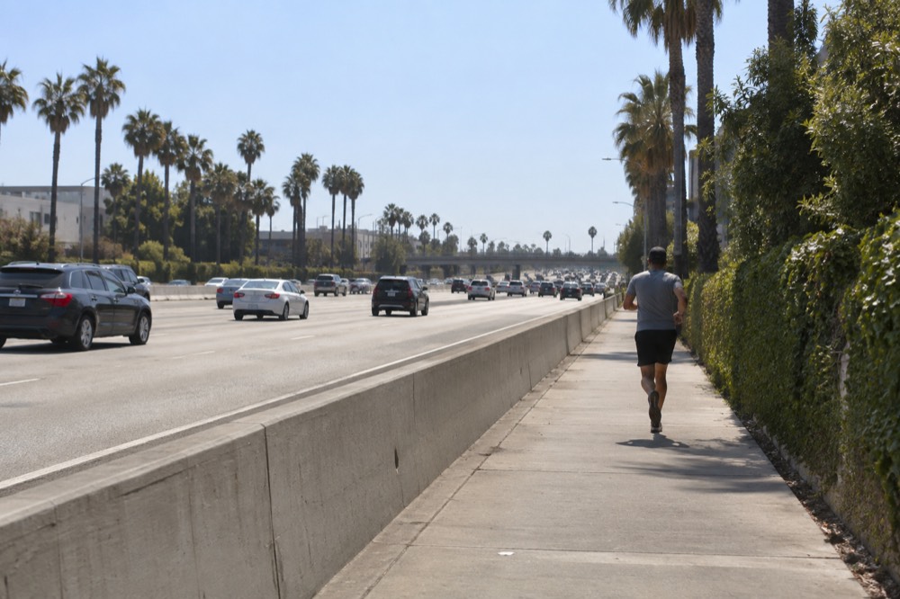 Freeway lanes heading north with traffic in daylight